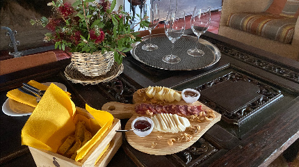 Winery tour with guided wine tasting & cheese tasting from Alentejo